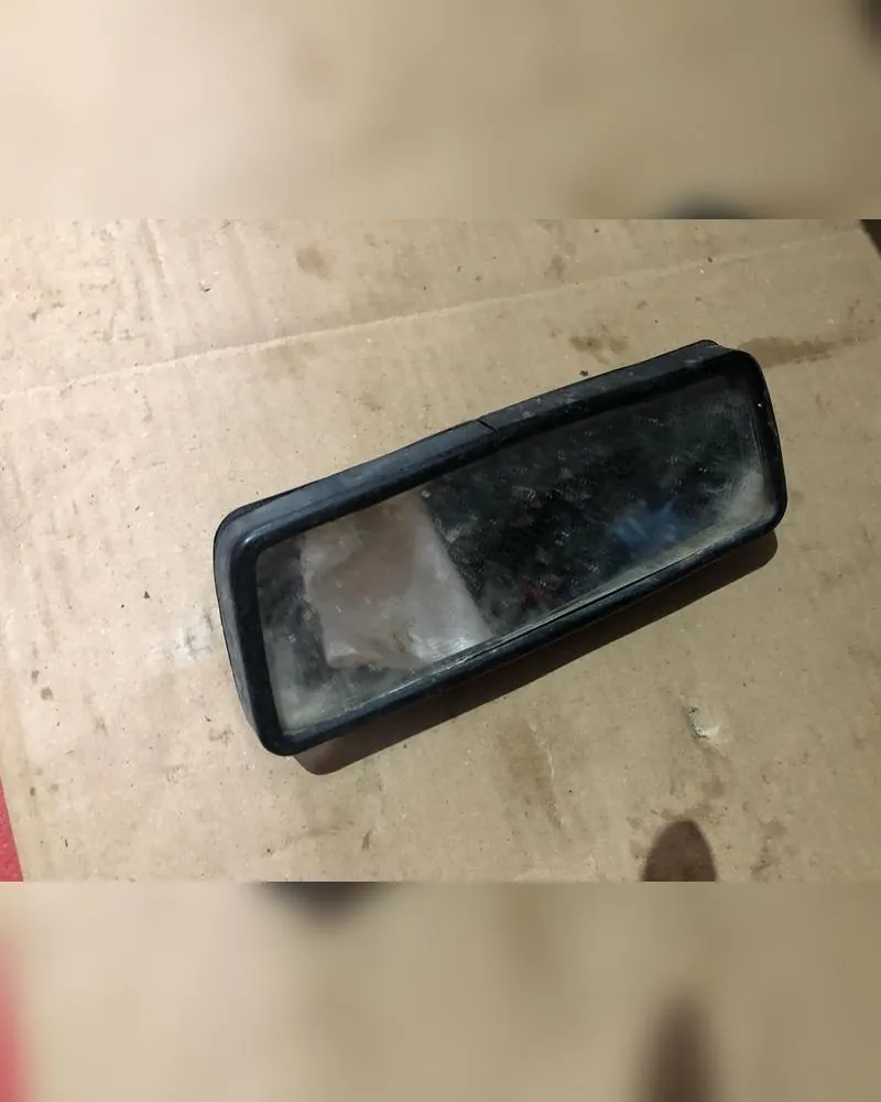 Unutrašnji retrovizor prije restauracije